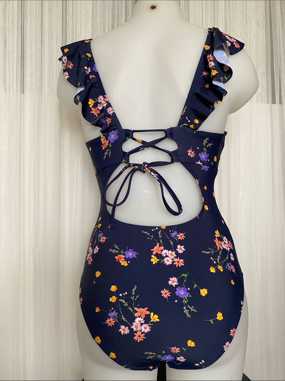 Cupshe Woman’s Navy Floral Ruffle One-Piece Swimsuit Size 6-8 - Picture 6 of 12